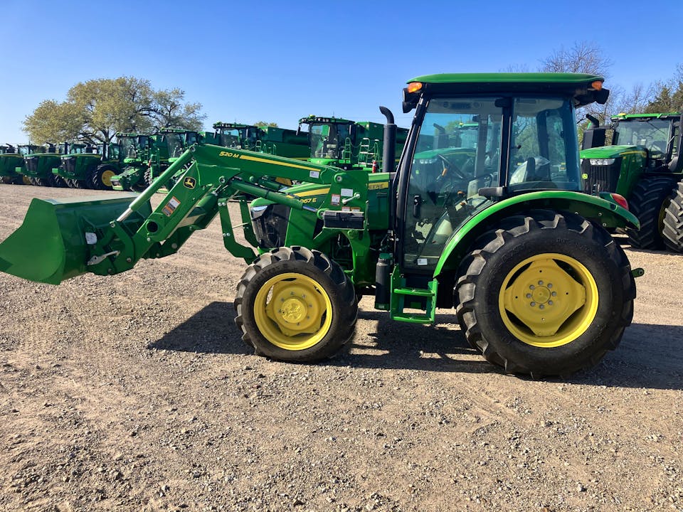 John Deere 5067E