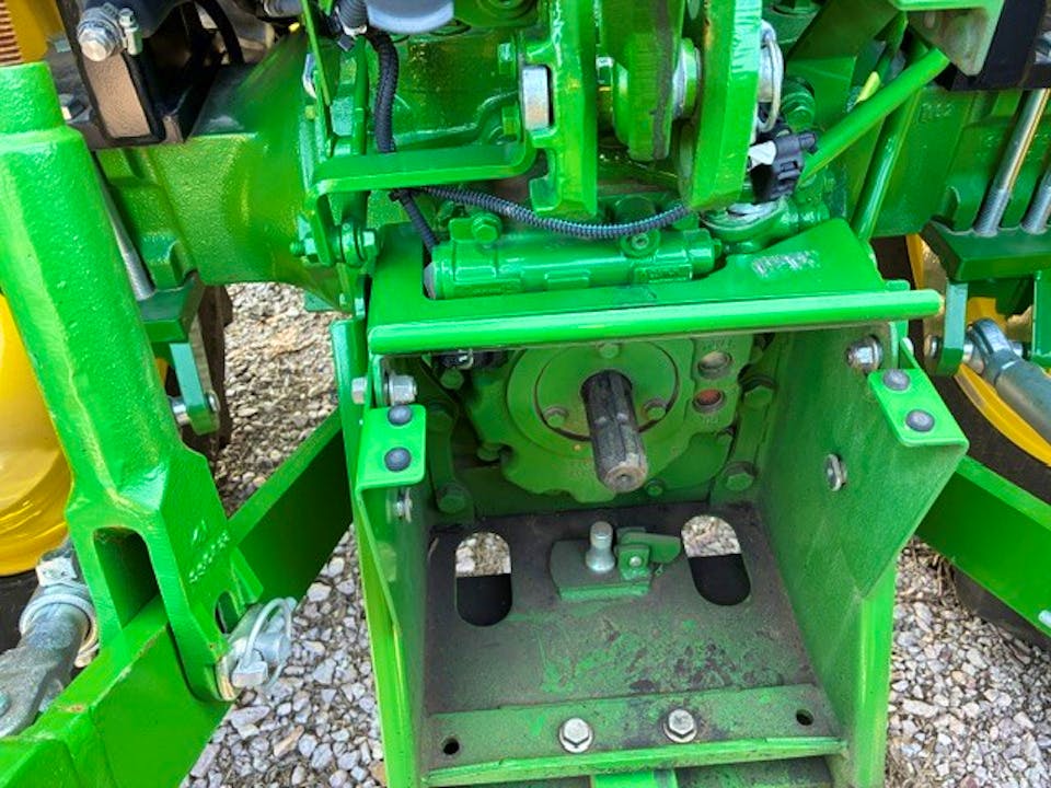 John Deere 5067E
