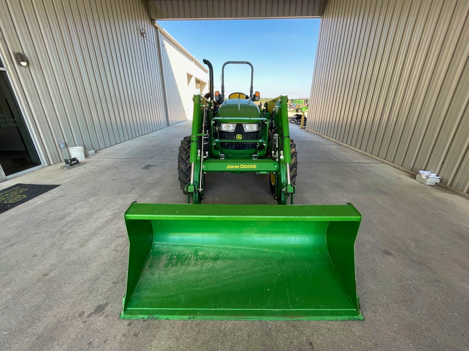 John Deere 5067E