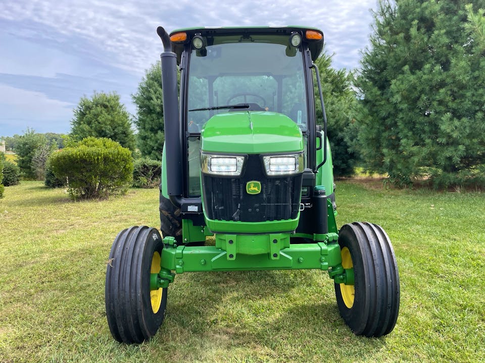 John Deere 5075E