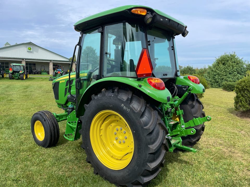 John Deere 5075E