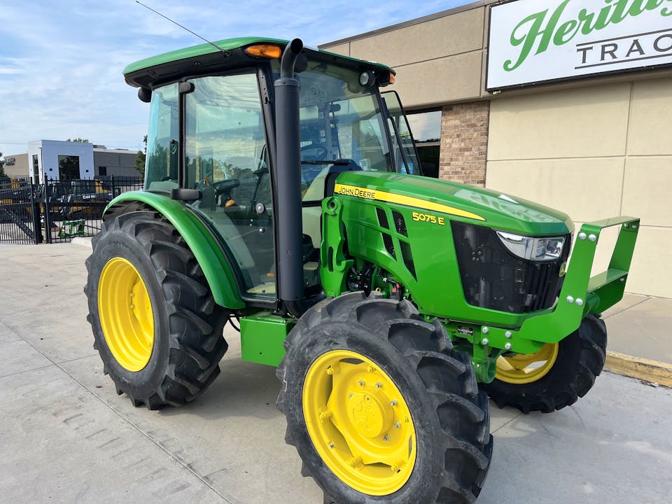 John Deere 5075E