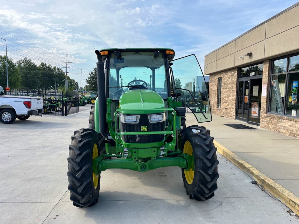 John Deere 5075E