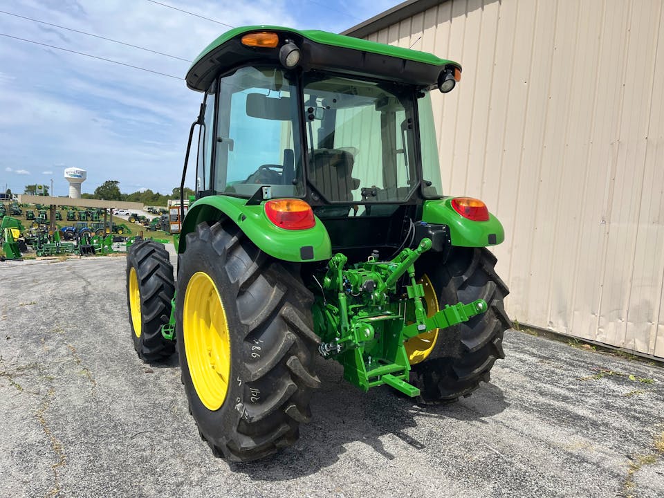 John Deere 5075E