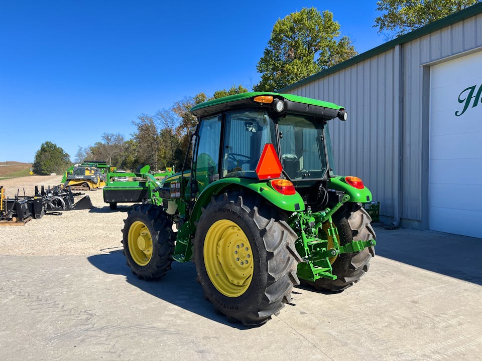 John Deere 5075E