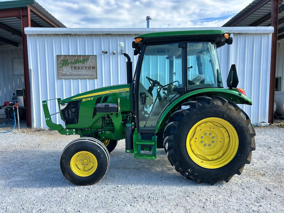 John Deere 5075E