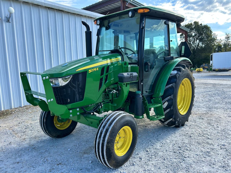 John Deere 5075E