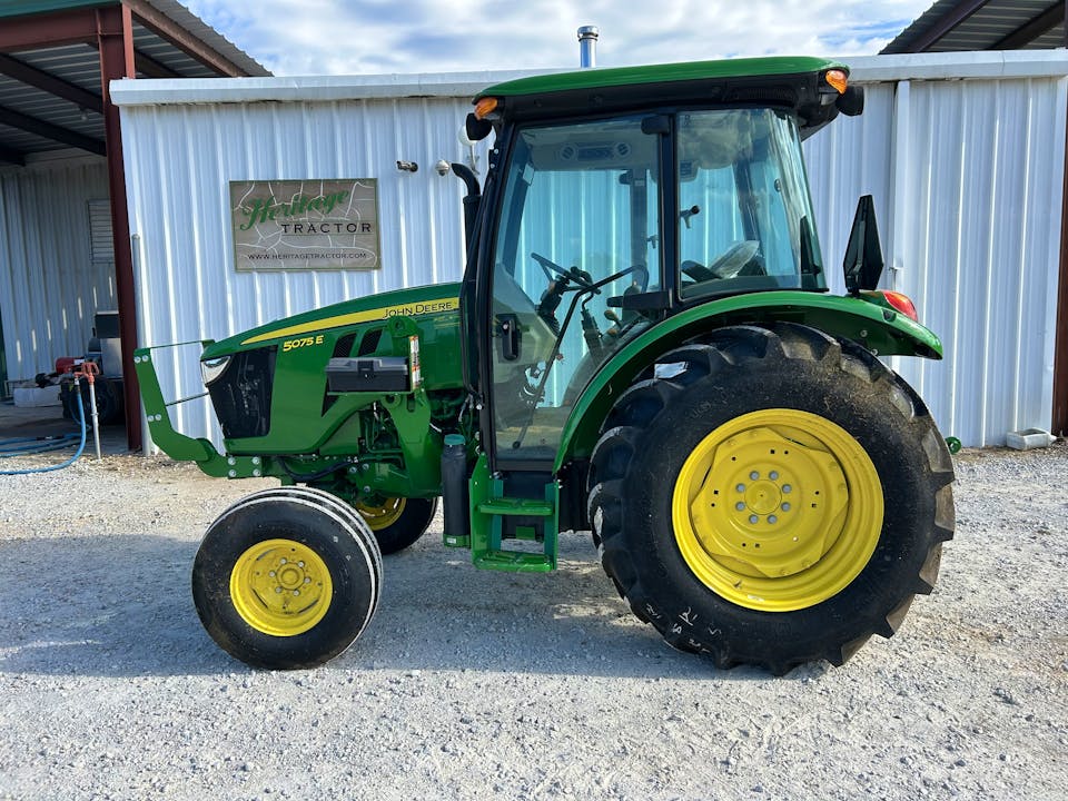 John Deere 5075E