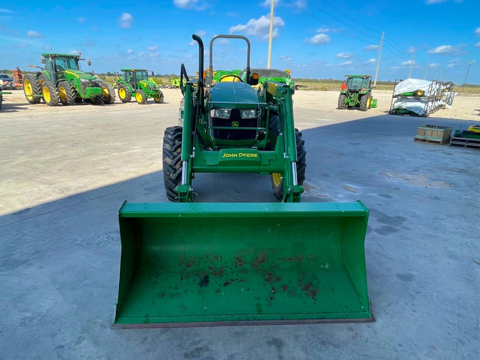 John Deere 5075E