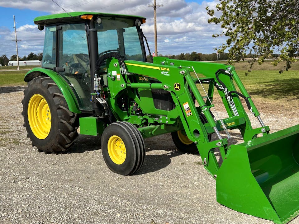 John Deere 5075E