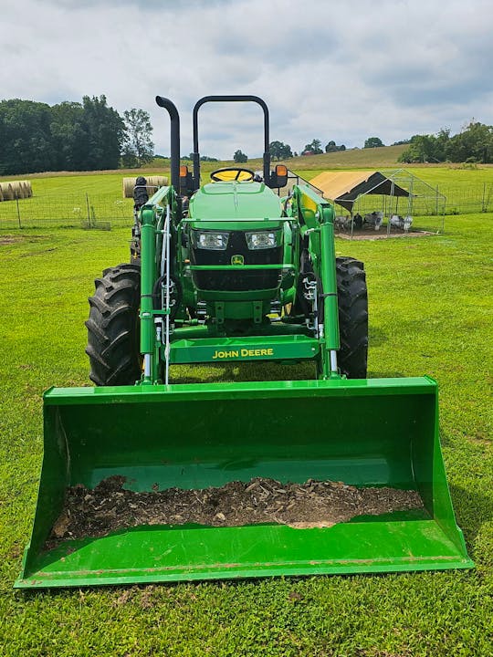 John Deere 5075E