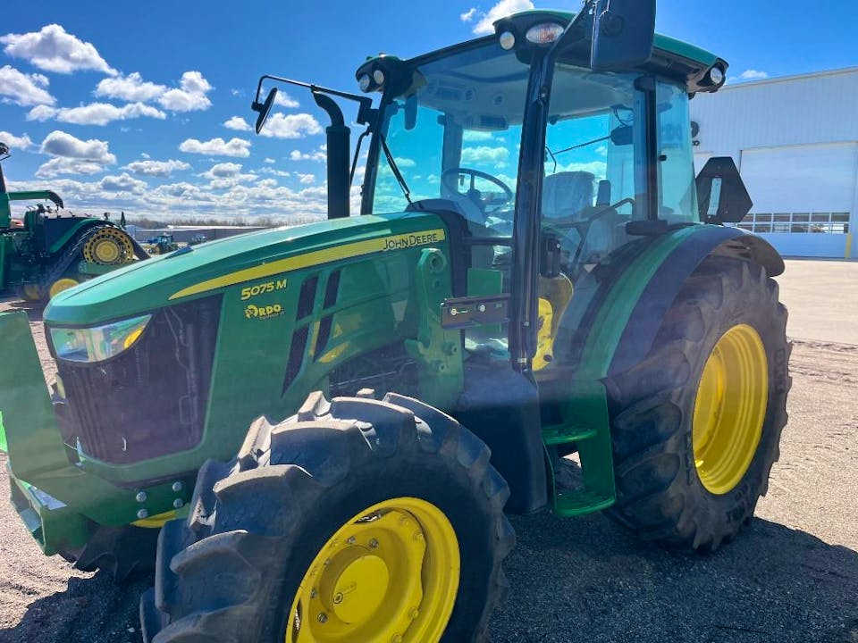 John Deere 5075M
