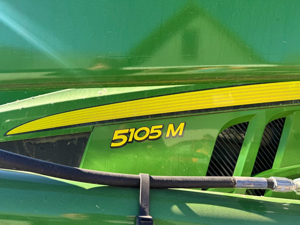 John Deere 5105M