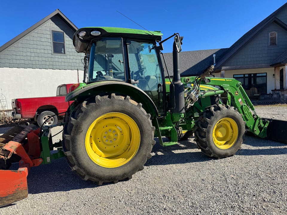 John Deere 5105M