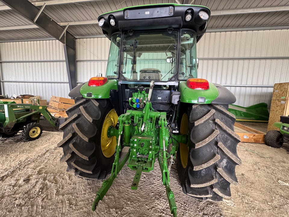 John Deere 5105M