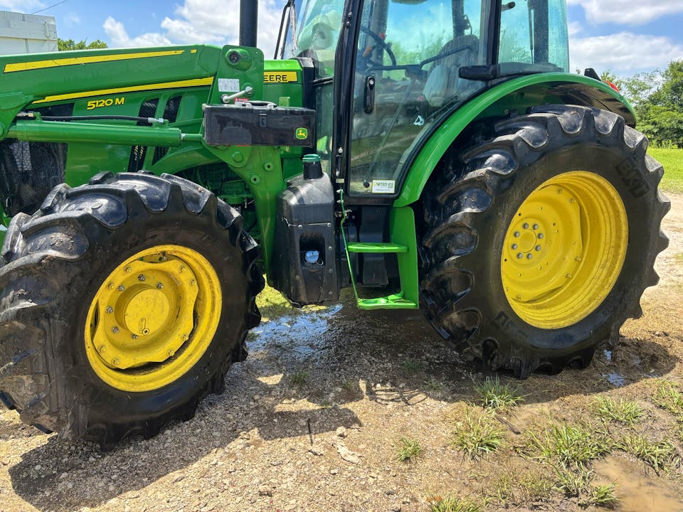 John Deere 5120M