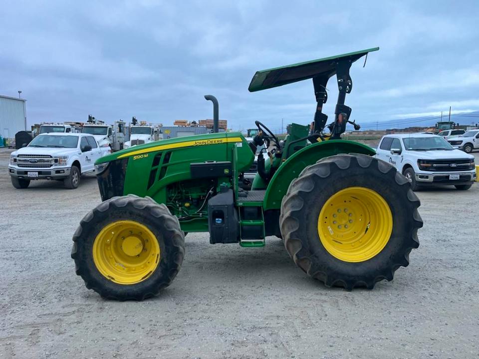 John Deere 5120M