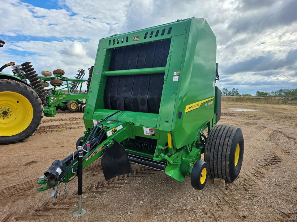 John Deere 561M