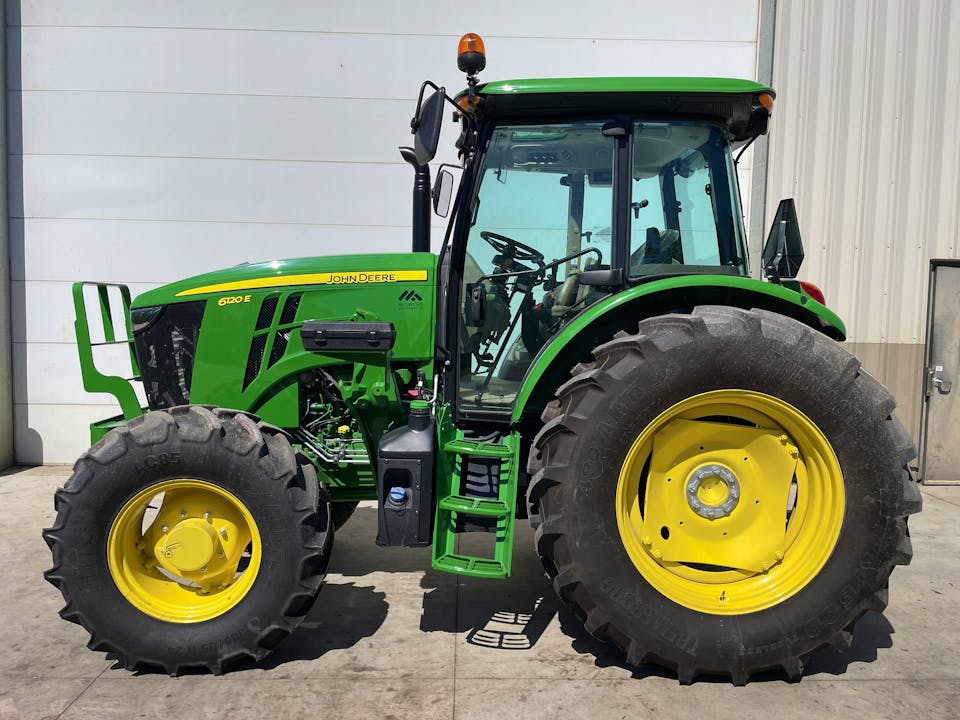 John Deere 6120E