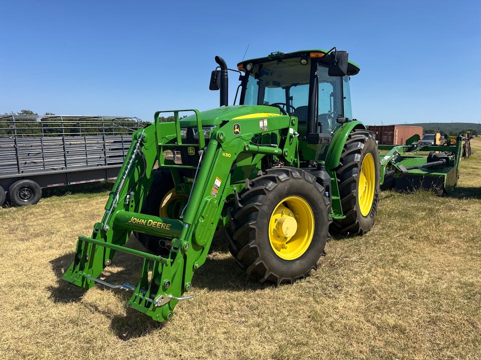 John Deere 6120E Cab