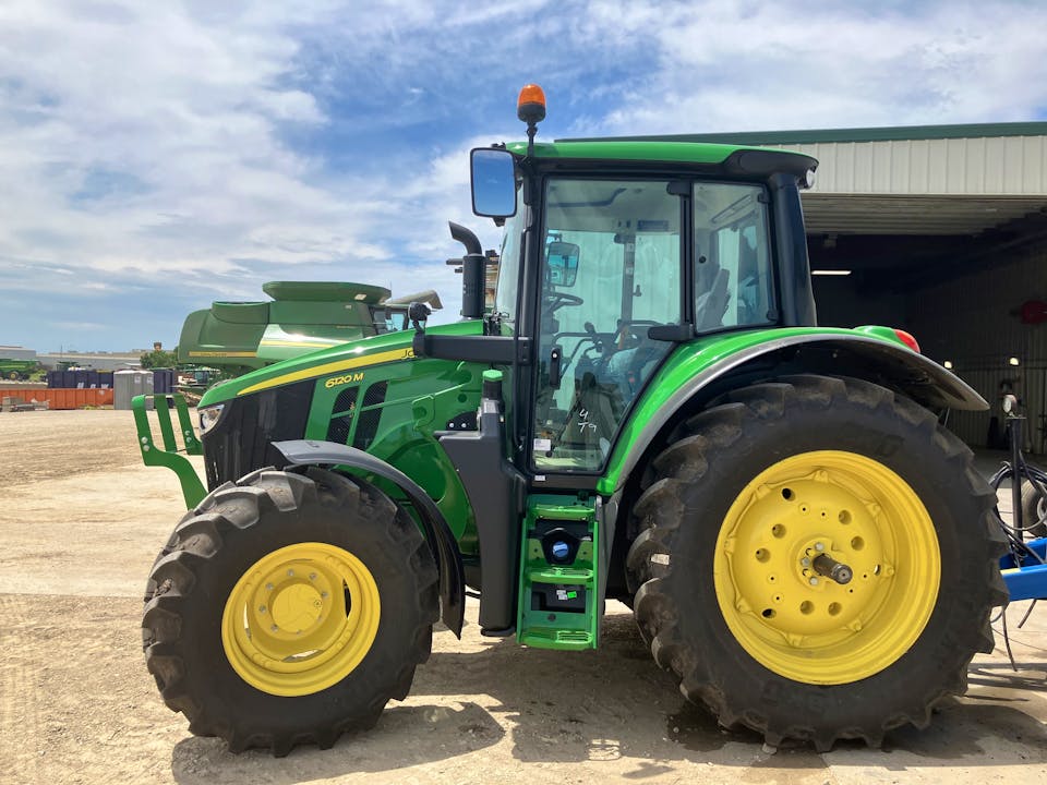 John Deere 6120M