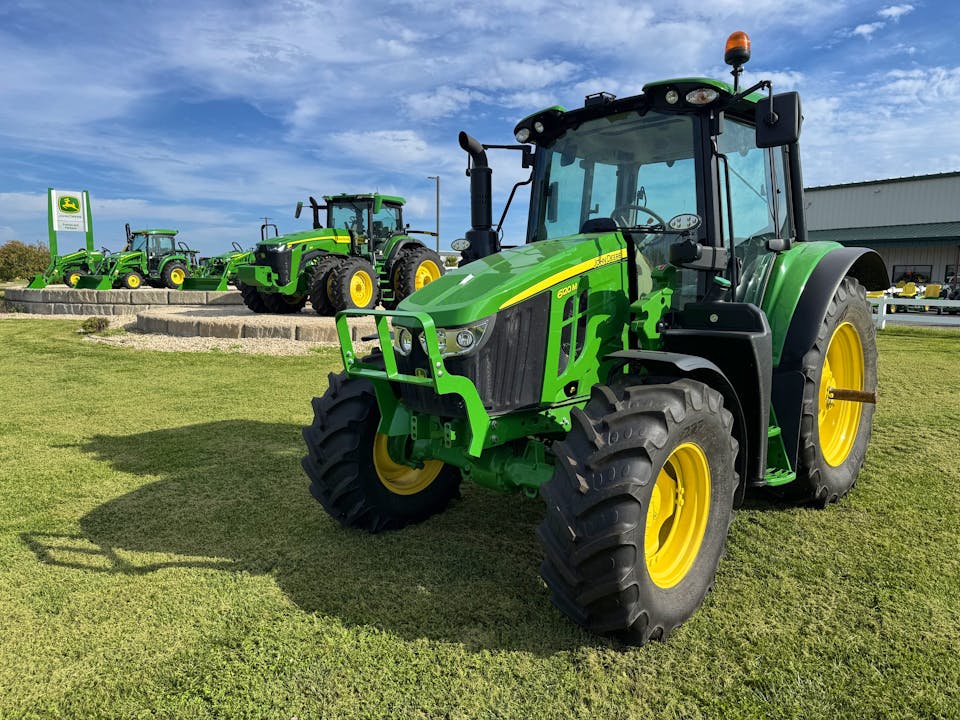 John Deere 6120M