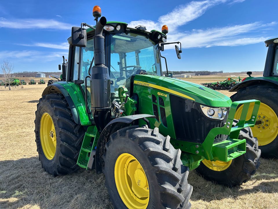 John Deere 6120M