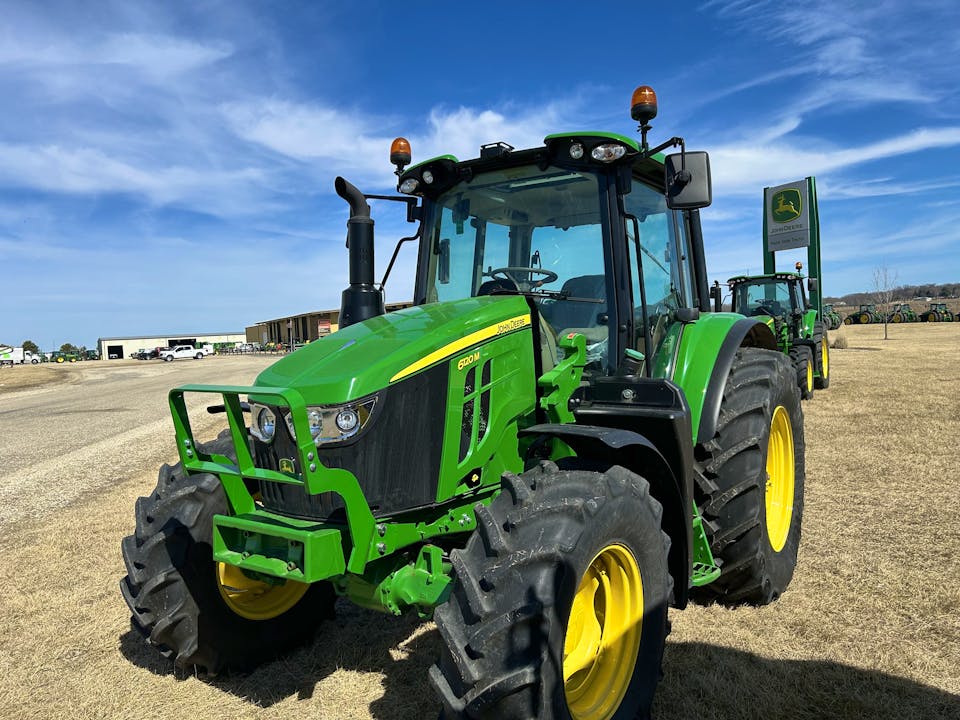 John Deere 6120M