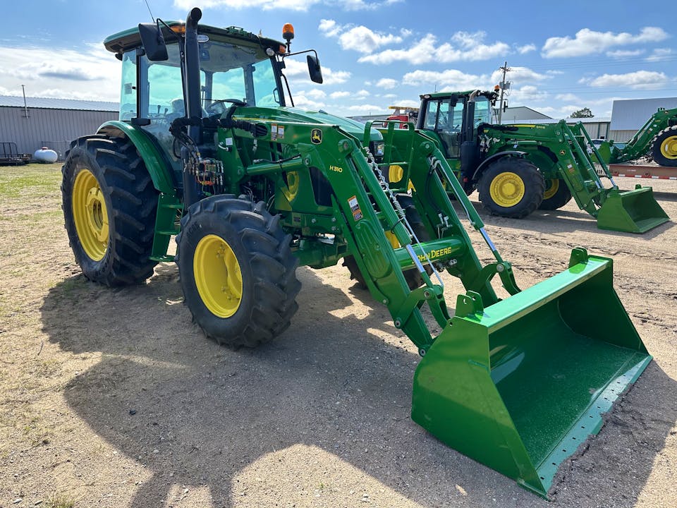 John Deere 6135E