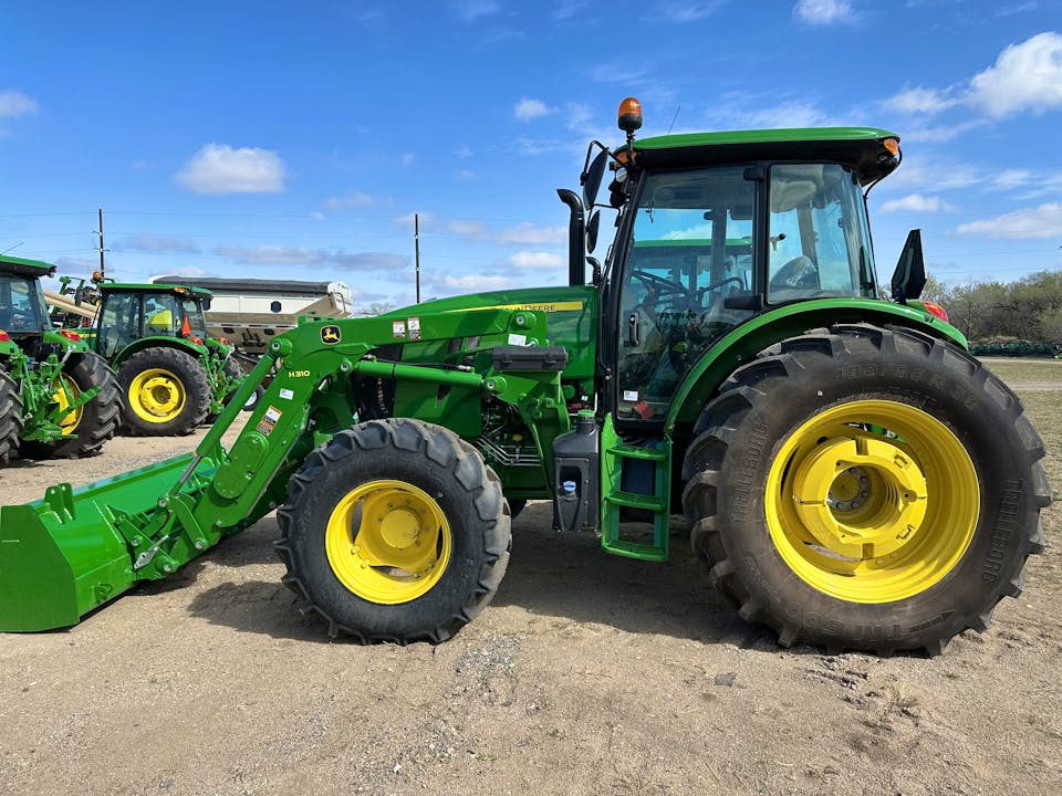 John Deere 6135E