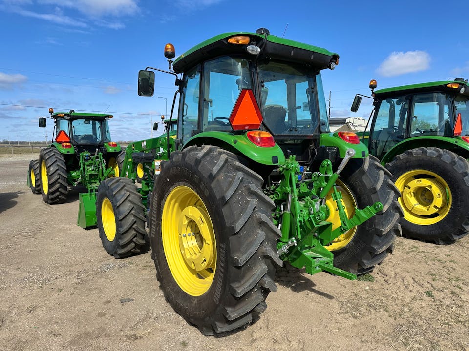 John Deere 6135E