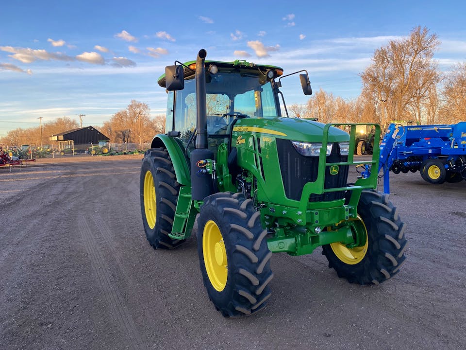 John Deere 6135E