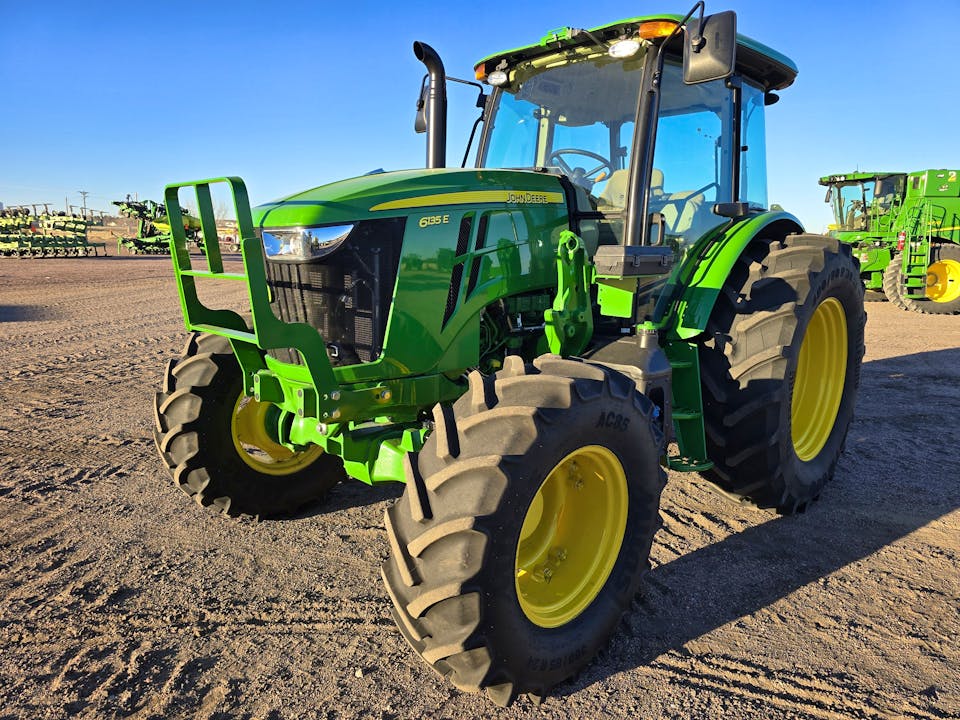 John Deere 6135E