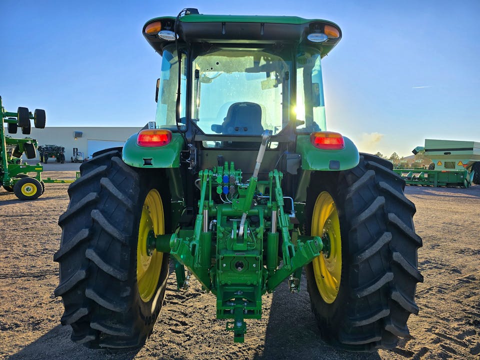 John Deere 6135E