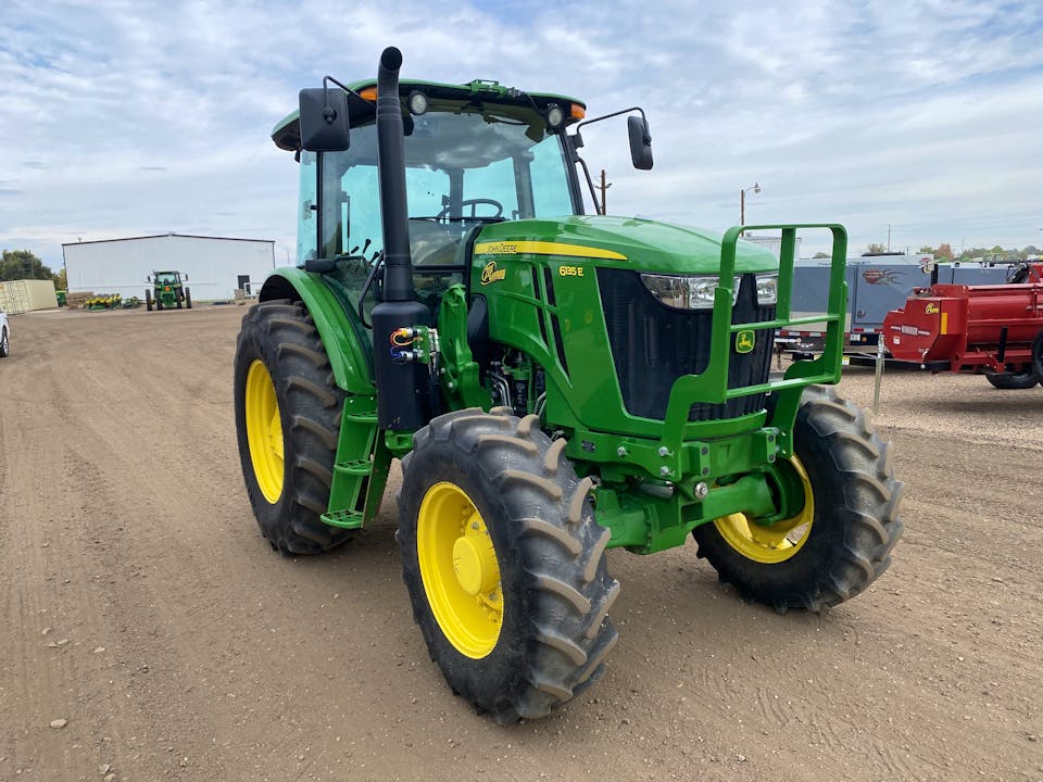 John Deere 6135E