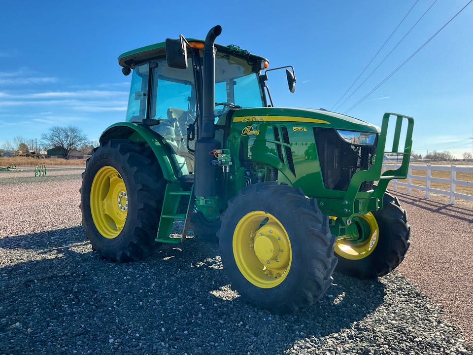 John Deere 6135E