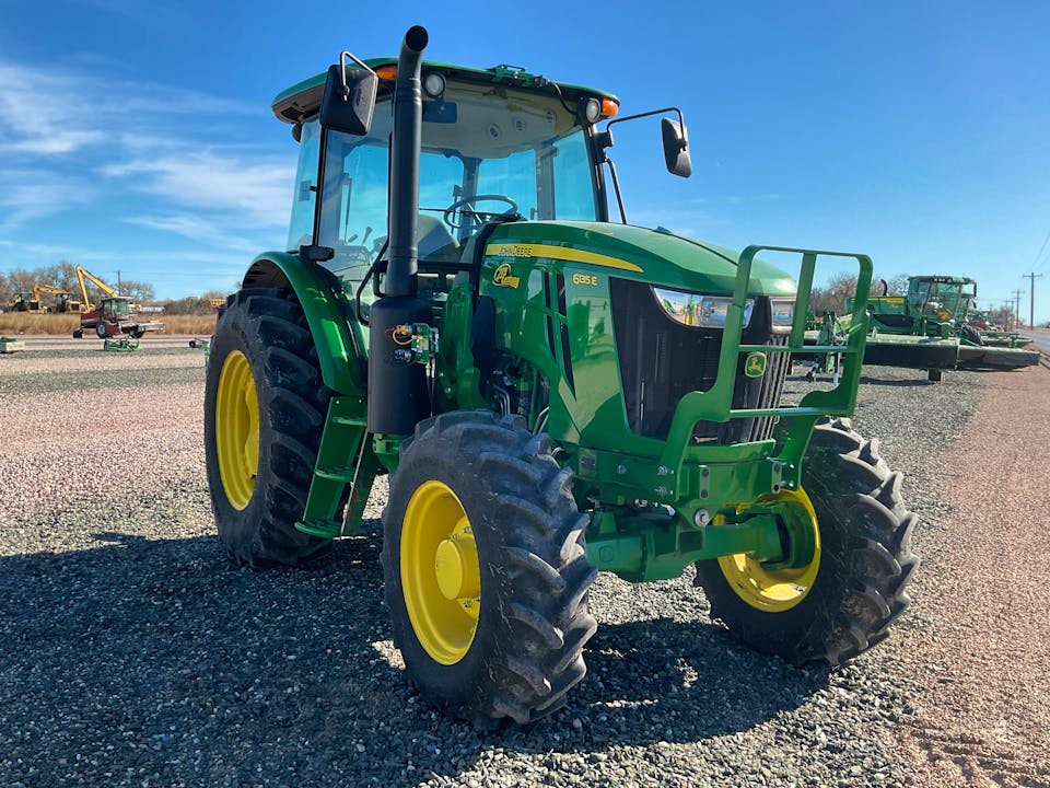 John Deere 6135E