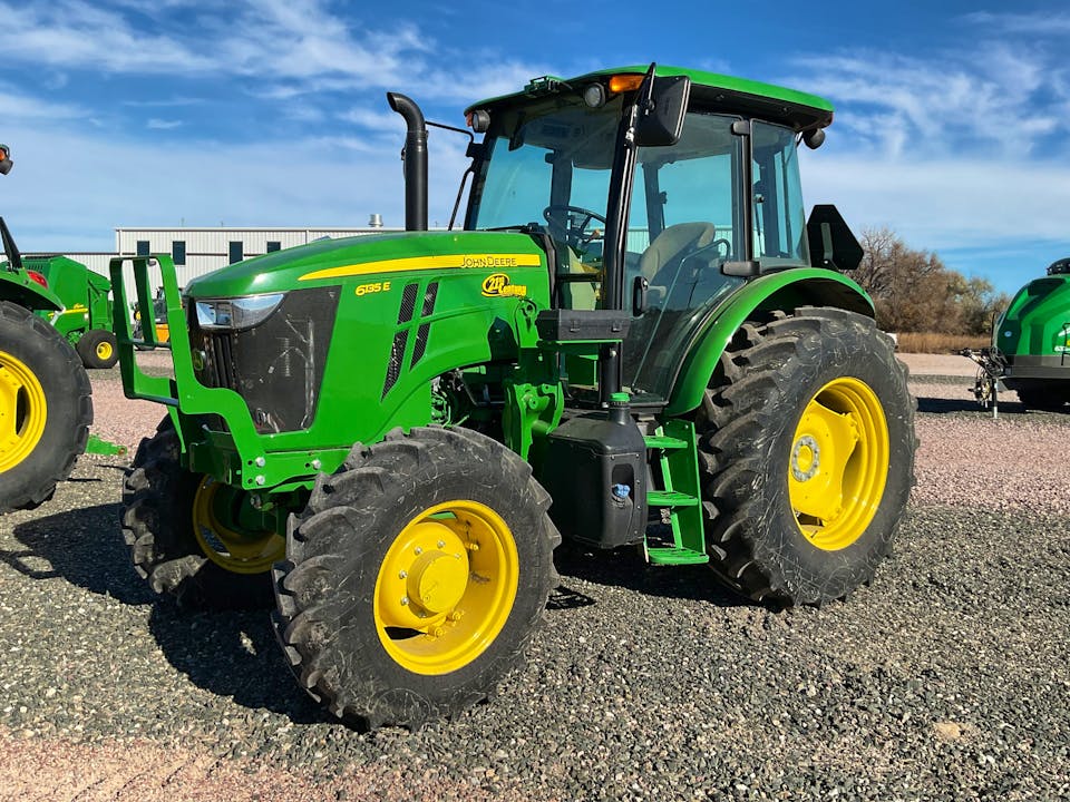 John Deere 6135E