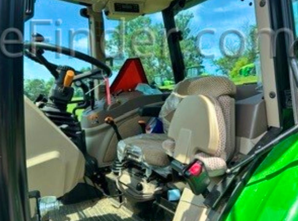 John Deere 6135E Cab