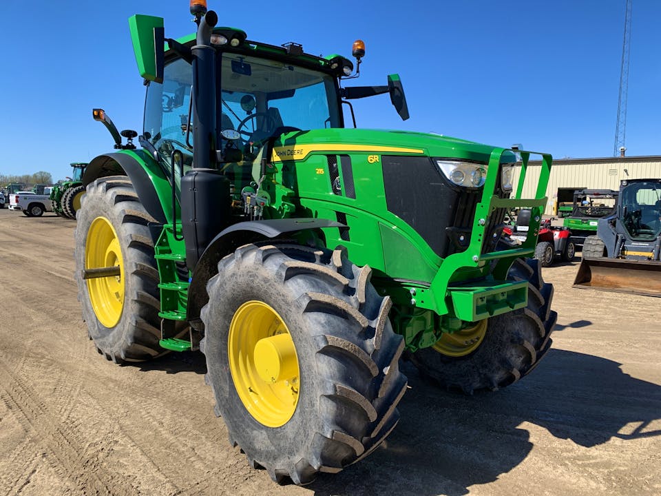 John Deere 6215R