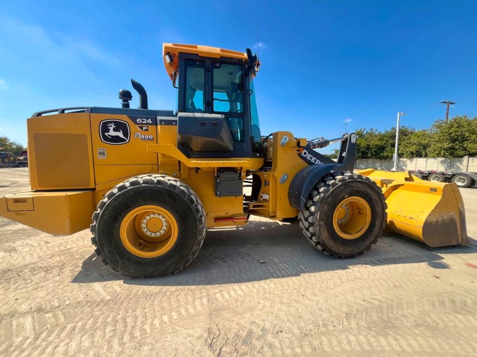 John Deere 624P