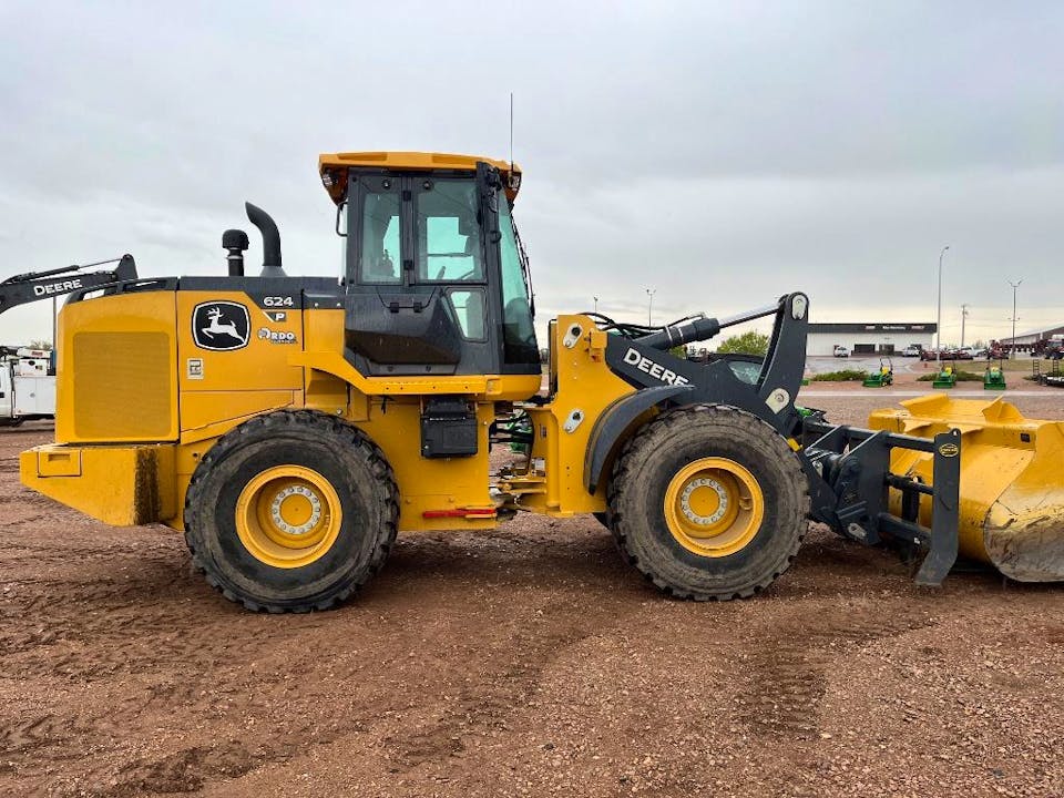 John Deere 624P
