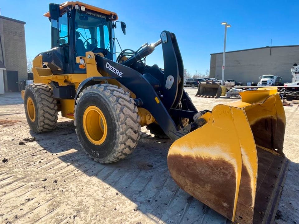 John Deere 624P