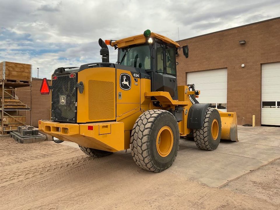 John Deere 624P