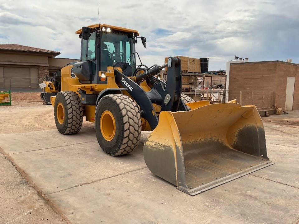 John Deere 624P