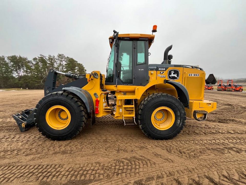 John Deere 624P