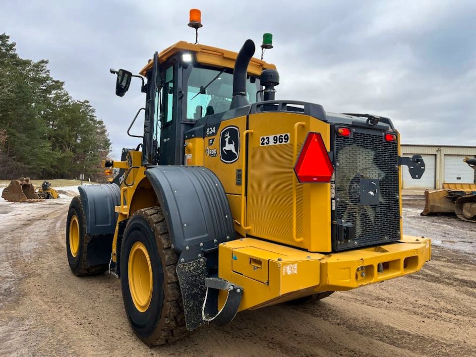 John Deere 624P