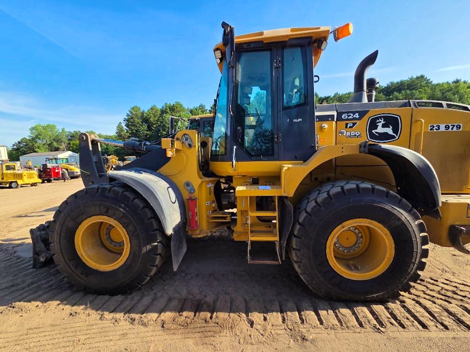 John Deere 624P