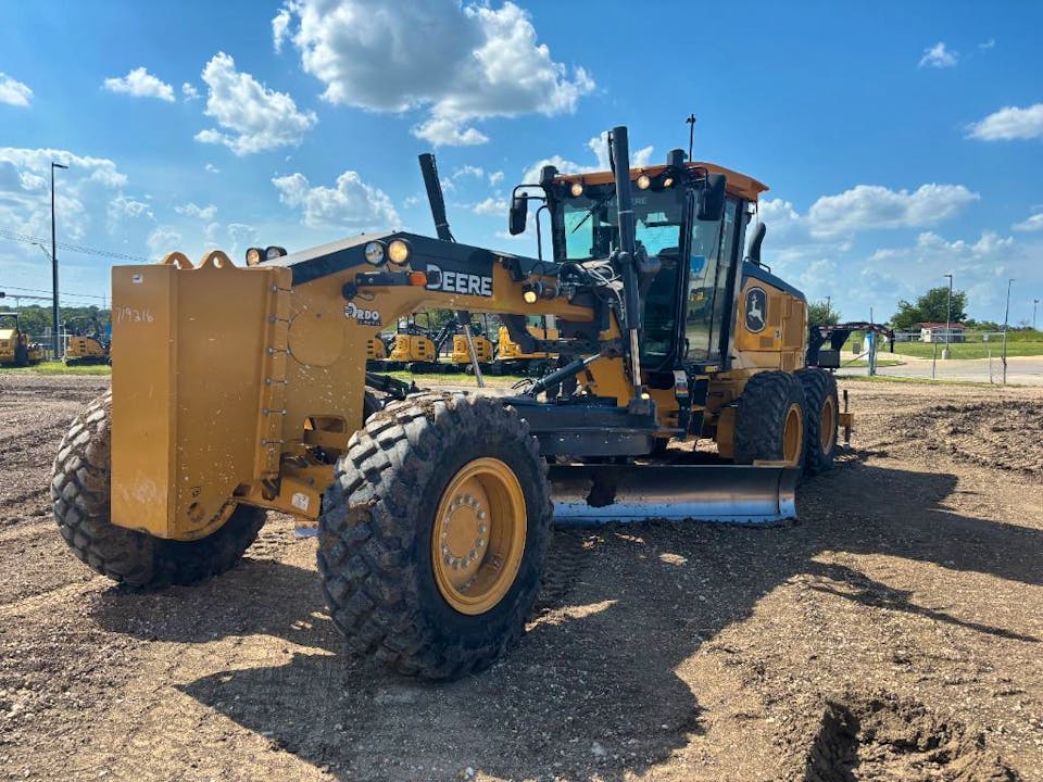 John Deere 672G