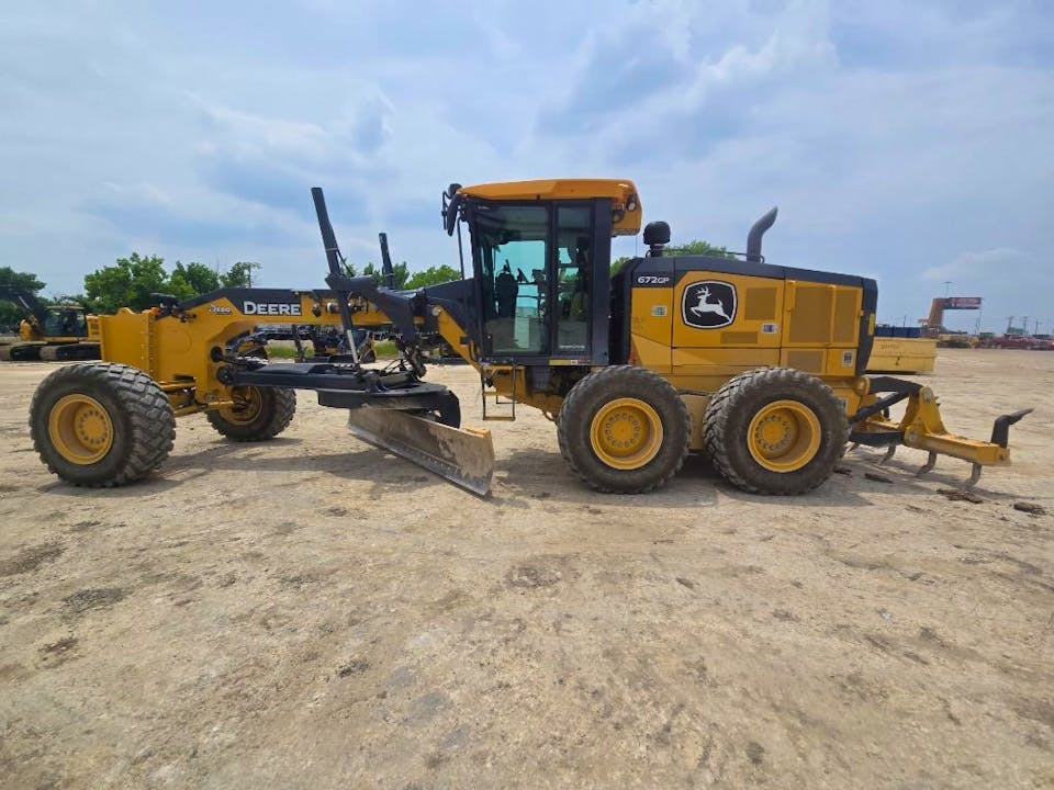 John Deere 672G